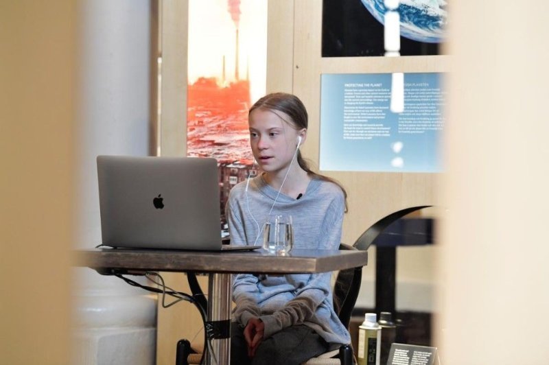 Nhà hoạt động môi trường Greta Thunberg tham gia hội thảo trực tuyến ngày 22/4/2020. Ảnh: Reuters.