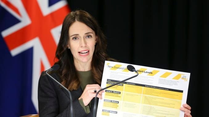 Thủ tướng New Zealand Jacinda Ardern trong một cuộc họp báo về COVID-19 ngày 21/3/2020 tại Wellington. Ảnh: Getty Images.